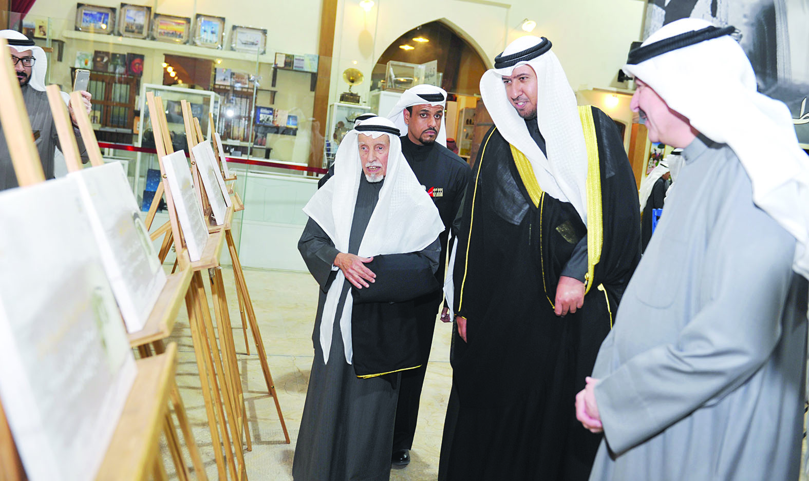 u0627u0644u0639u0641u0627u0633u064a u0648u0627u0644u0633u0631u064au0639 u0641u064a u062cu0648u0644u0629 u0639u0644u0649 u0627u0644u0645u0639u0631u0636 u0627u0644u0645u0635u0627u062du0628 t(u062au0635u0648u064au0631 u0633u0639u062f u0647u0646u062fu0627u0648u064a)