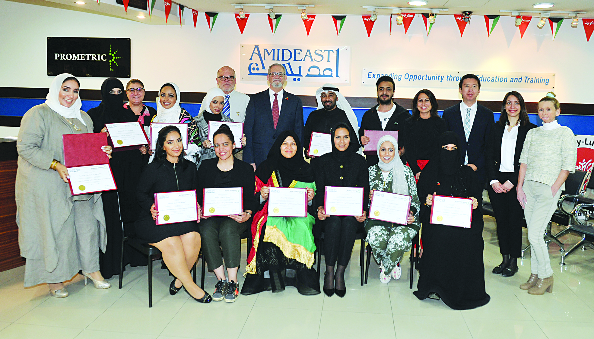 u0627u0644u0633u0641u064au0631 u0627u0644u0623u0645u064au0631u0643u064a u064au062au0648u0633u0637 u0627u0644u0645u062fu0631u0633u064au0646 u0627u0644u0645u0634u0627u0631u0643u064au0646 u0641u064a u0627u0644u0628u0631u0646u0627u0645u062c t (u062au0635u0648u064au0631 u0633u0639u062f u0647u0646u062fu0627u0648u064a)