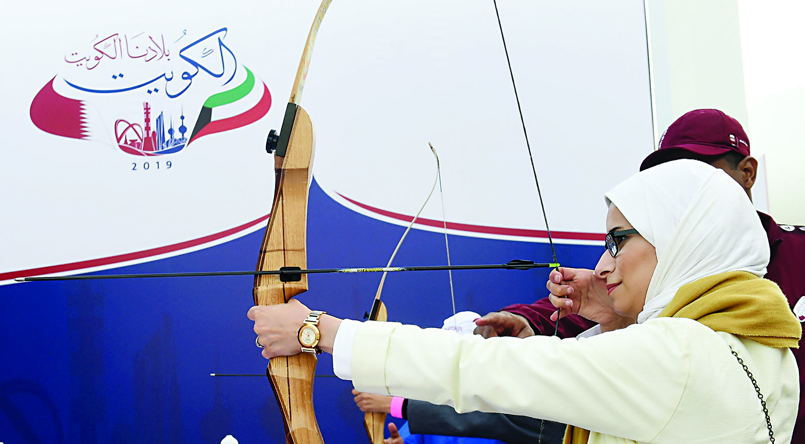 مشاركة نسائية في فعالية الرماية