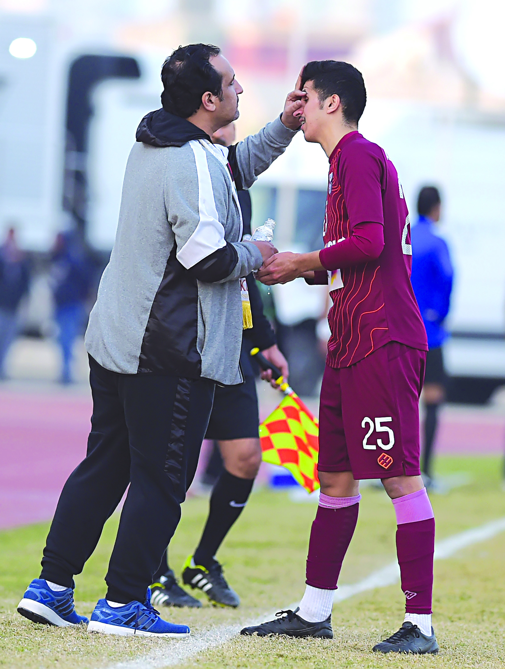 u0645u062fu0631u0628 u0627u0644u0646u0635u0631 u0638u0627u0647u0631 u0627u0644u0639u062fu0648u0627u0646u064a u00abu064au0639u0627u064au0646u00bb u0623u062du062f u0644u0627u0639u0628u064au0647 u062eu0644u0627u0644 u0627u0644u0645u0628u0627u0631u0627u0629 u0623u0645u0627u0645 u0627u0644u0639u0631u0628u064a     t    (u0627u0644u0623u0632u0631u0642 u062fu0648u062a u0643u0648u0645)