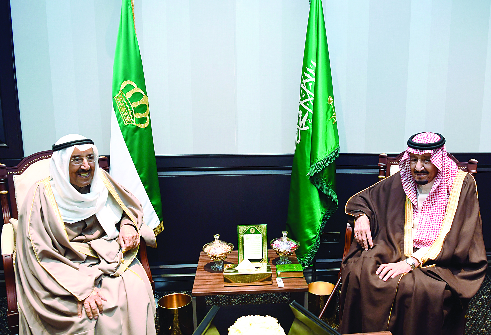 سمو الأمير لدى لقائه خادم الحرمين الشريفين