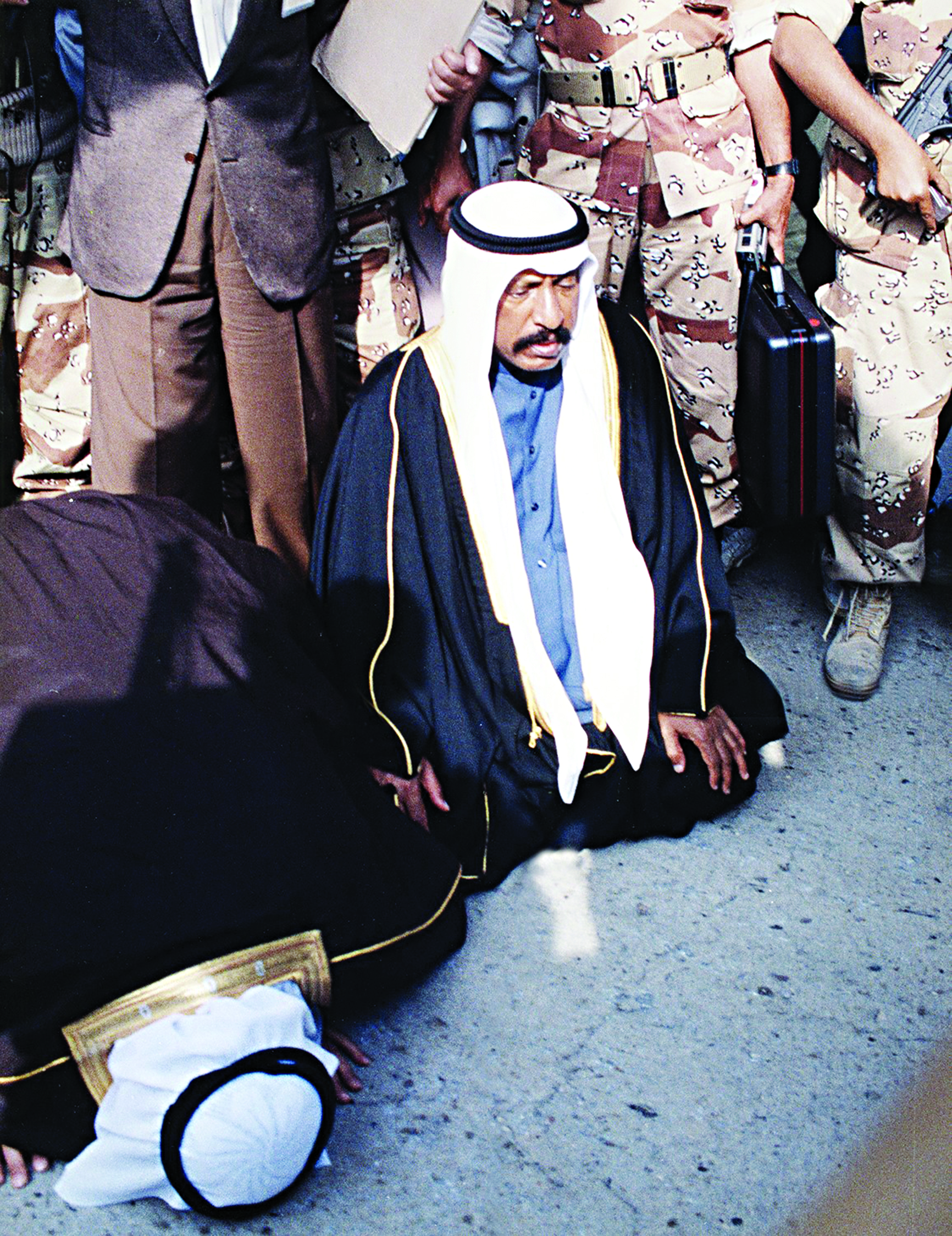  وصول الأمير الراحل الشيخ جابر الأحمد إلى أرض الوطن وفي استقباله الأميرالوالد الشيخ سعد العبدالله