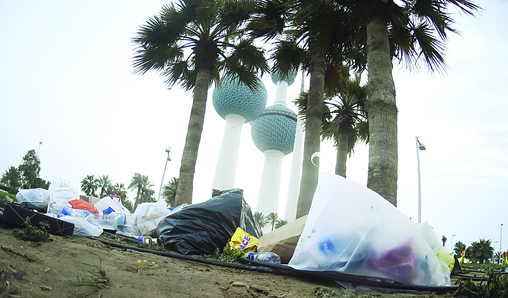 u0623u0643u0648u0627u0645 u0627u0644u0646u0641u0627u064au0627u062a u0642u0631u0628 u0627u0644u0623u0628u0631u0627u062ct (u062au0635u0648u064au0631 u0623u0633u0639u062f u0639u0628u062fu0627u0644u0644u0647)