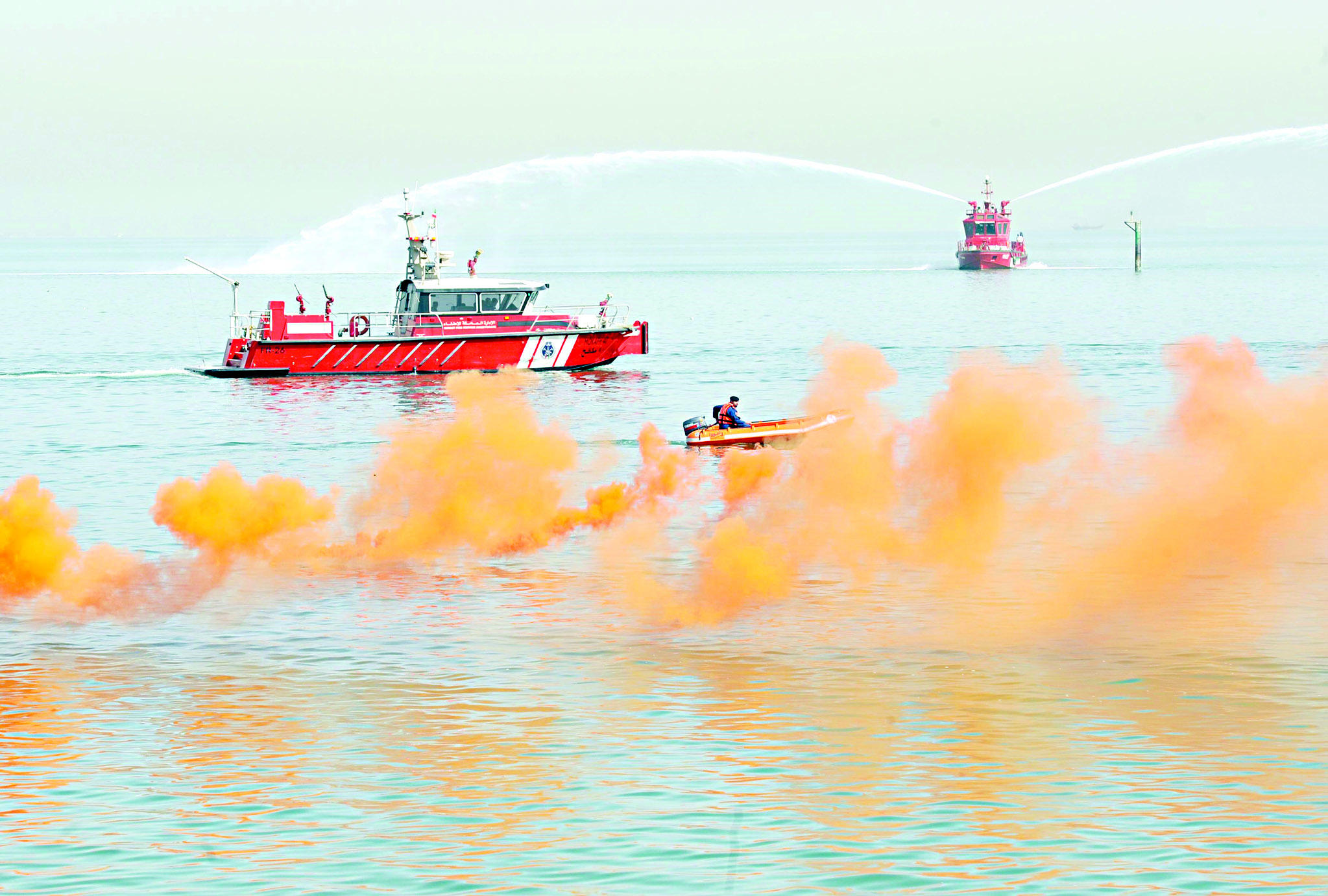 عرض زوارق الإطفاء البحري  	     (تصوير بسام زيدان)