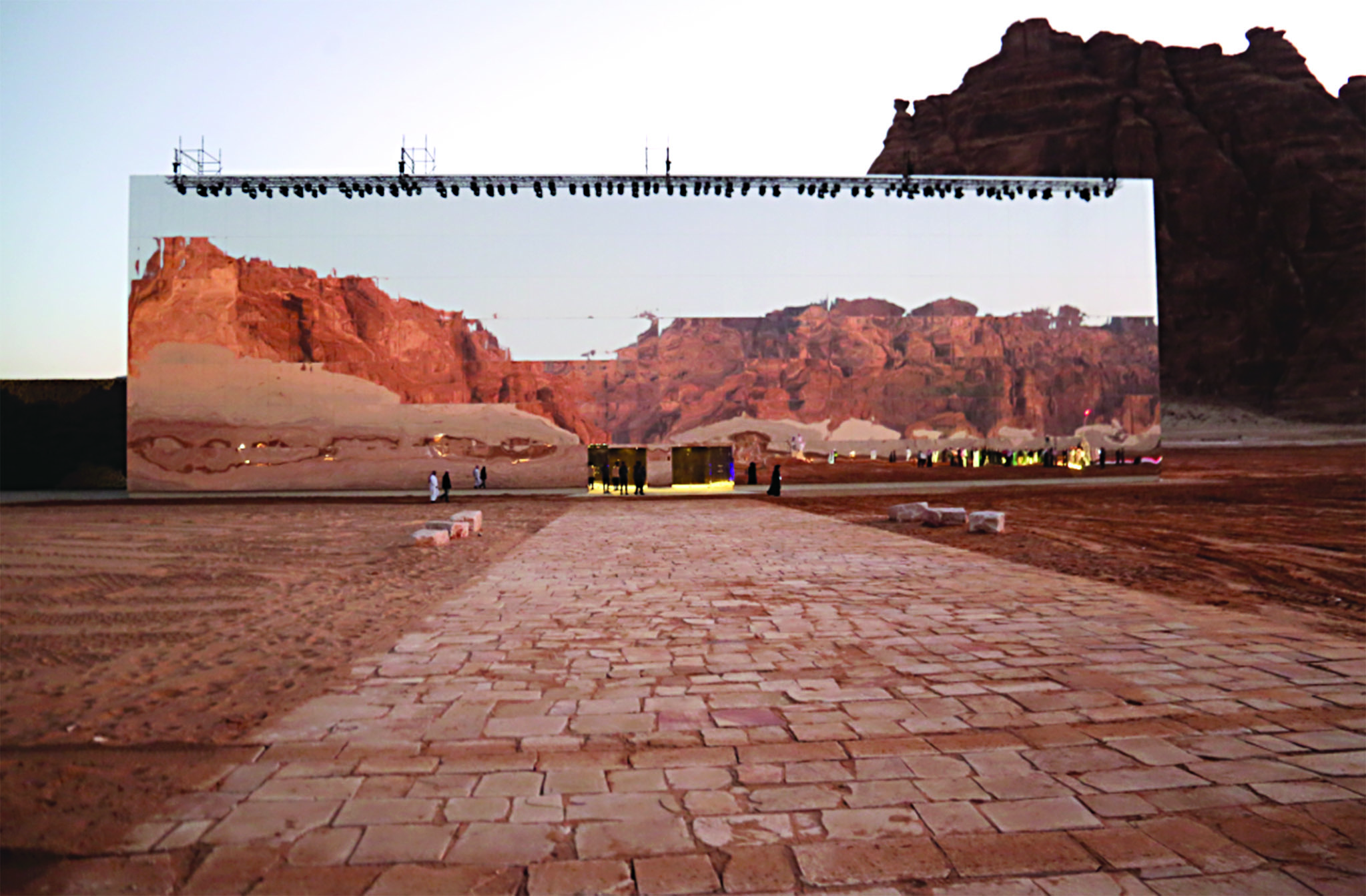  مسرح المرايا 