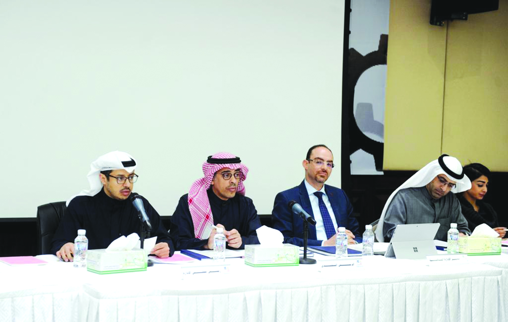 u0627u0644u062eu0645u064au0633 u0645u062au0631u0626u0633u0627u064b u0627u0644u062cu0645u0639u064au0629t    (u062au0635u0648u064au0631 u0628u0633u0651u0627u0645 u0632u064au062fu0627u0646)