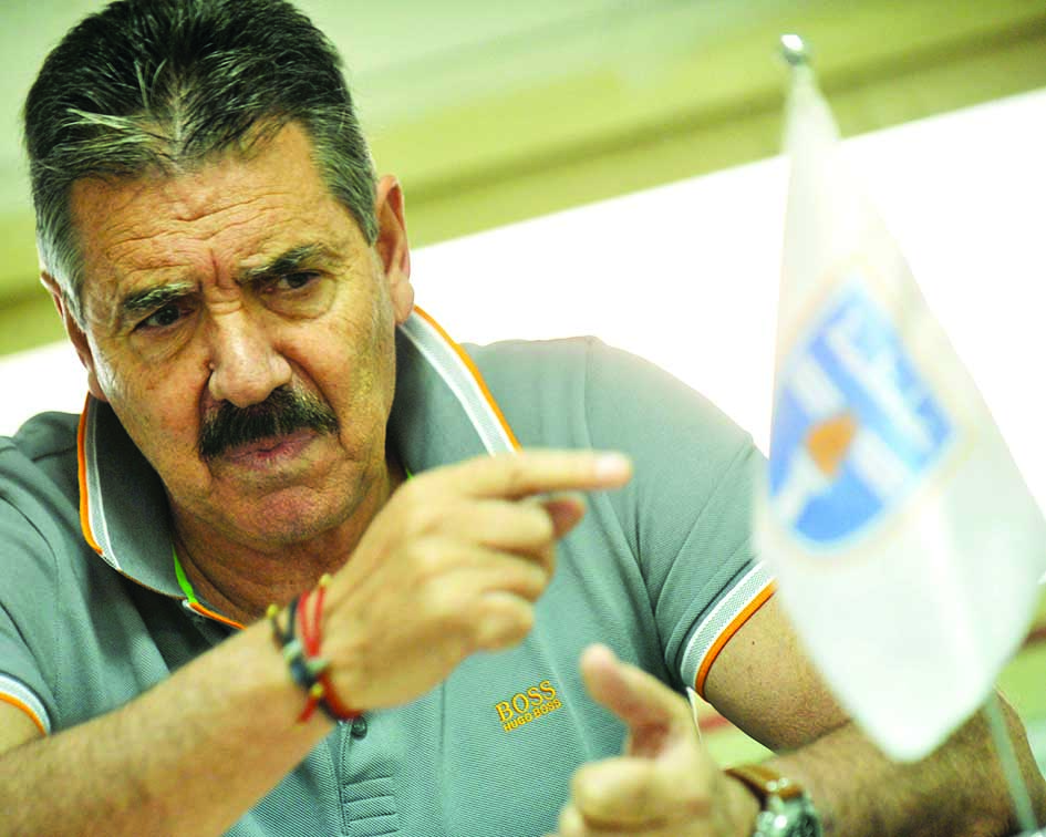 u0645u062fu0631u0628 u0643u0627u0638u0645u0629 u0623u0648u0644u064au0641u064au0631u0627... u062eu0631u0648u062c u0645u0646 u0627u0644u0628u0627u0628 u0627u0644u0636u064au0642 