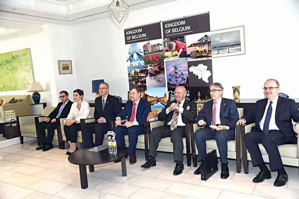 u0633u0641u0631u0627u0621 u062fu0648u0644 u0627u0644u0641u0631u0627u0646u0643u0641u0648u0646u064au0629 u0641u064a u0627u0644u0645u0624u062au0645u0631 u0627u0644u0635u062du0627u0641u064a