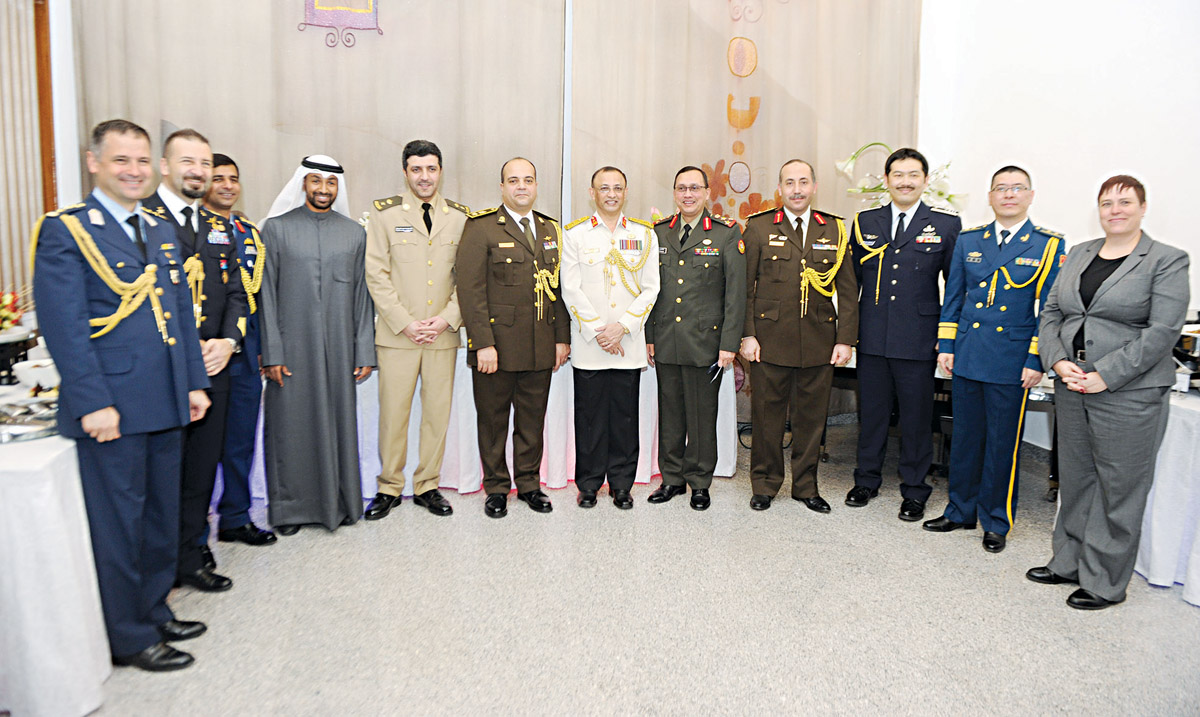 u0627u0644u0633u0641u064au0631 u0627u0644u0631u0648u0633u064a u0645u062au0648u0633u0637u0627u064b u0628u0639u0636 u0627u0644u0636u064au0648u0641 u0641u064a u0627u0644u062du0641u0644t (u062au0635u0648u064au0631 u0628u0633u0627u0645 u0632u064au062fu0627u0646)