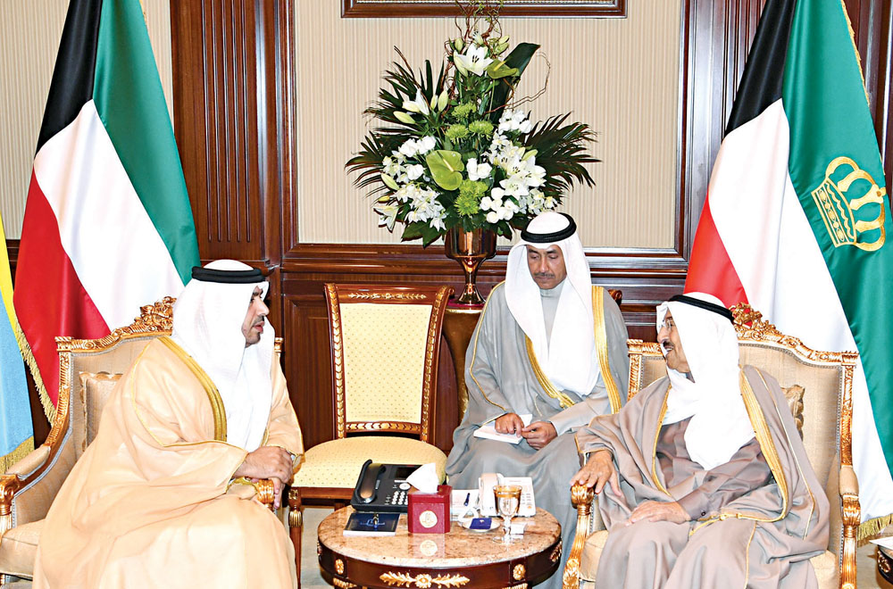 صاحب السمو مستقبلاً السفير الإماراتي