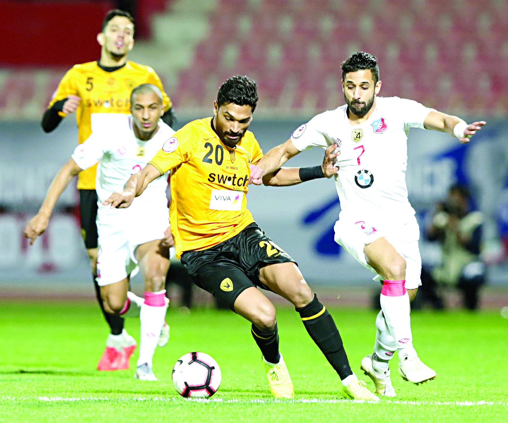 u0644u0627u0639u0628 u00abu0627u0644u0643u0648u064au062au00bb u0637u0644u0627u0644 u0641u0627u0636u0644 u064au062du0627u0648u0644 u0642u0637u0639 u0627u0644u0643u0631u0629 u0645u0646 u0623u0645u0627u0645 u064au0648u0633u0641 u0646u0627u0635u0631t(u0627u0644u0623u0632u0631u0642 u062fu0648u062a u0643u0648u0645)