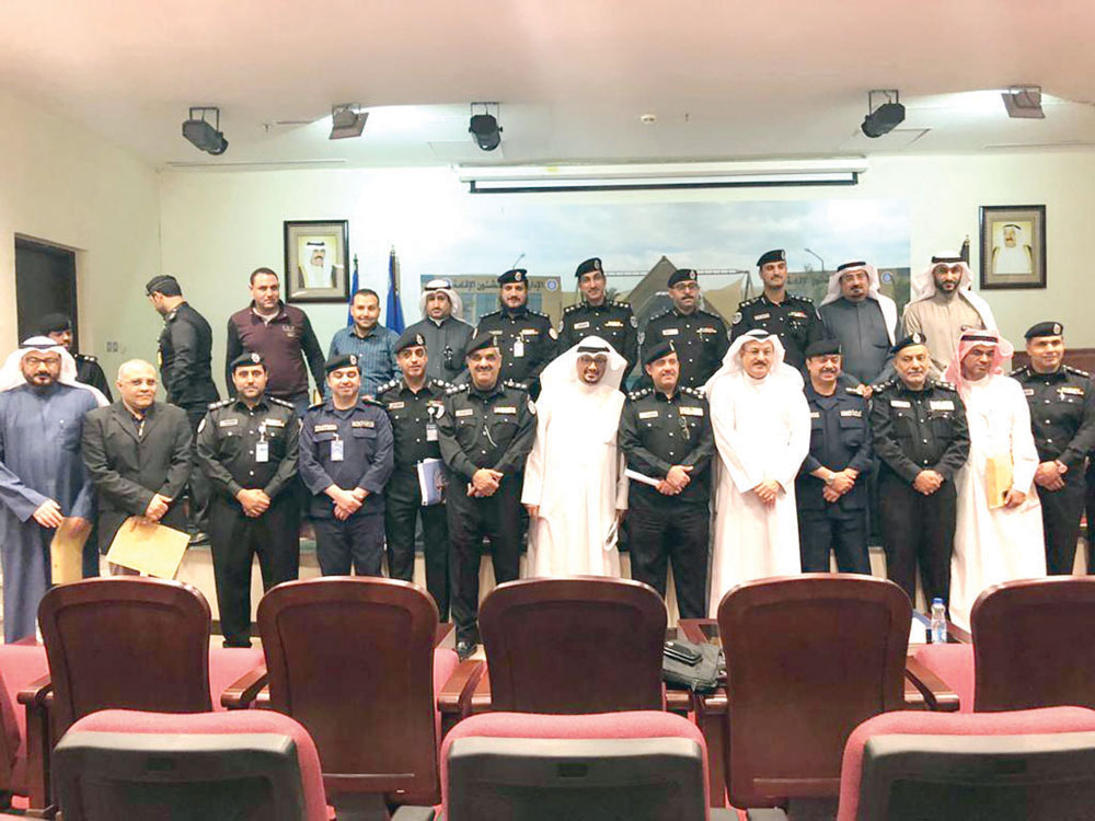 u0642u064au0627u062fu0627u062a u00abu0627u0644u062fu0627u062eu0644u064au0629u00bb u0648u00abu0627u0644u0645u0639u0644u0648u0645u0627u062a u0627u0644u0645u062fu0646u064au0629u00bb u0641u064a u0635u0648u0631u0629 u062cu0645u0627u0639u064au0629 u0645u0639 u0627u0644u0625u0639u0644u0627u0645u064au064au0646