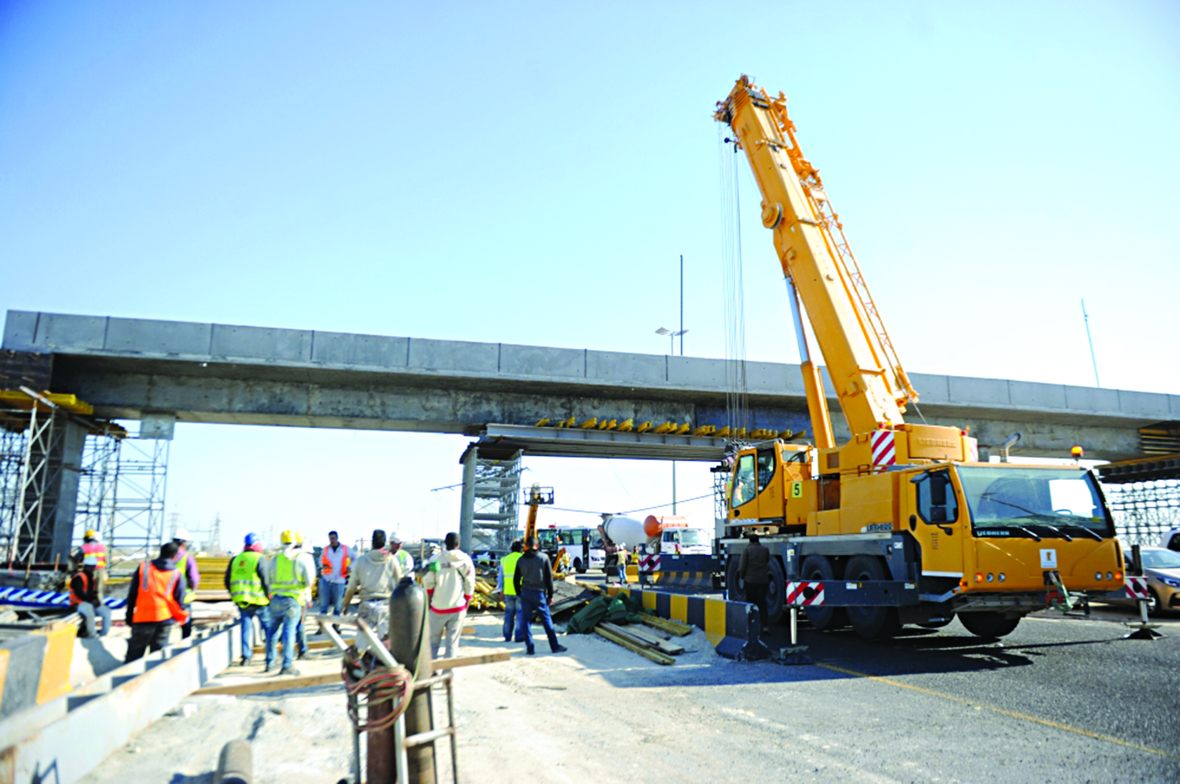 u0631u0627u0641u0639u0629 u0644u0631u0641u0639 u0627u0644u062fu0639u0627u0645u0627u062a u0627u0644u0633u0627u0642u0637u0629 u0645u0646 u0633u0642u0641 u0627u0644u062cu0633u0631 