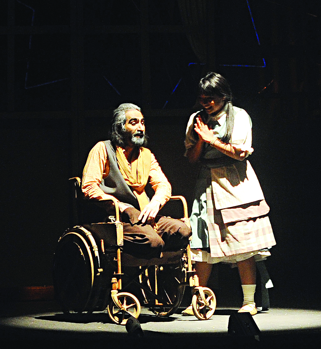 u0645u0634u0647u062f u0628u064au0646 u0627u0644u0623u0628 u0648u0627u0628u0646u062au0647t (u062au0635u0648u064au0631 u0628u0633u0627u0645 u0632u064au062fu0627u0646) 