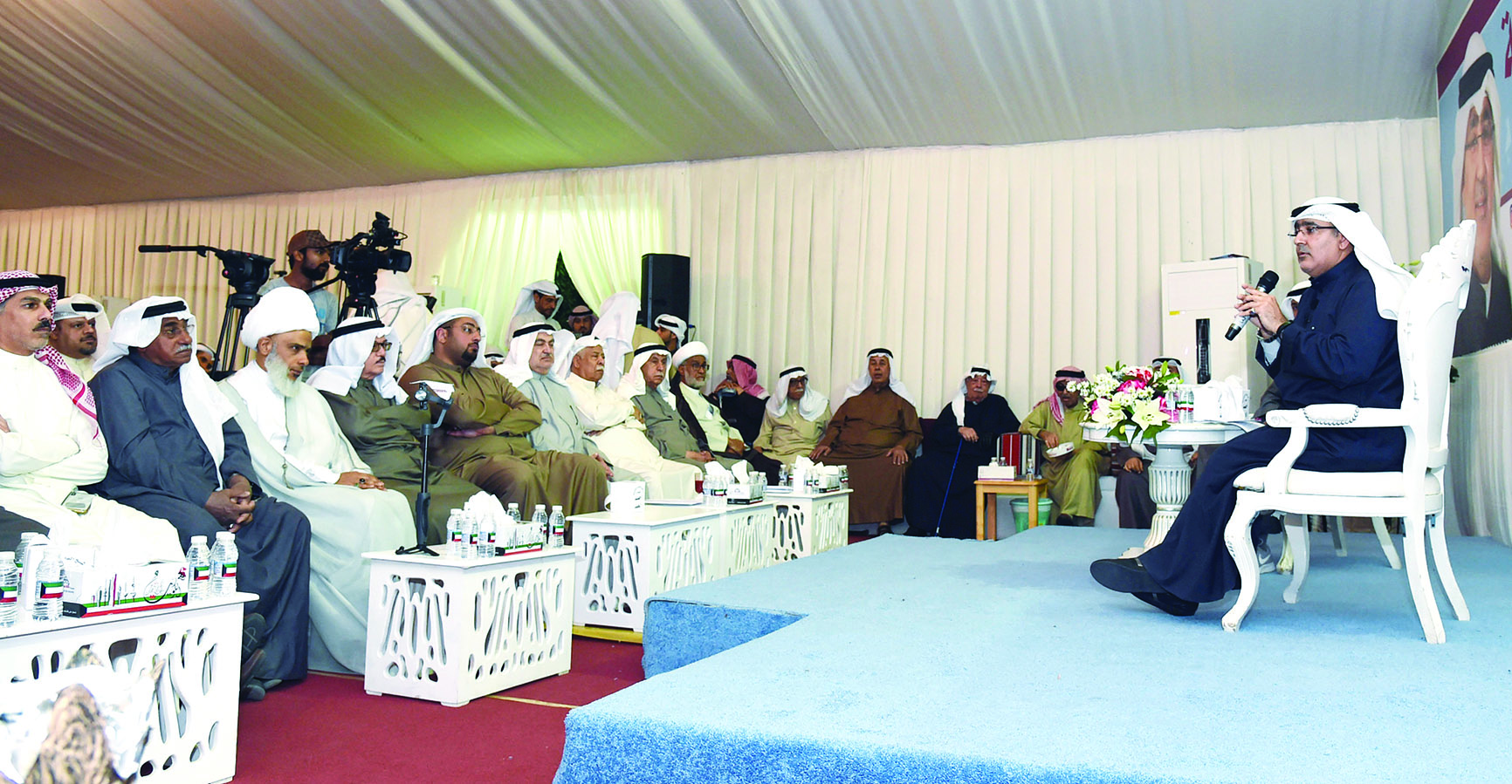 u0627u0644u062du0645u062f u0645u062au062du062fu062bu0627u064b u0641u064a u0627u0644u0646u062fu0648u0629   t    (u062au0635u0648u064au0631 u0628u0633u0627u0645 u0632u064au062fu0627u0646)