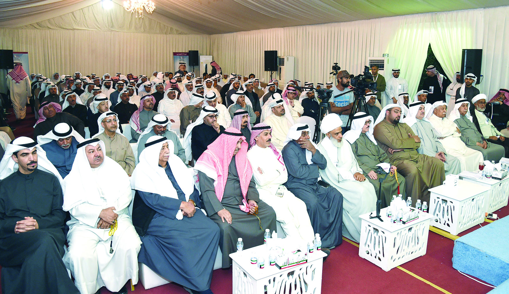 حضور كثيف في الندوة