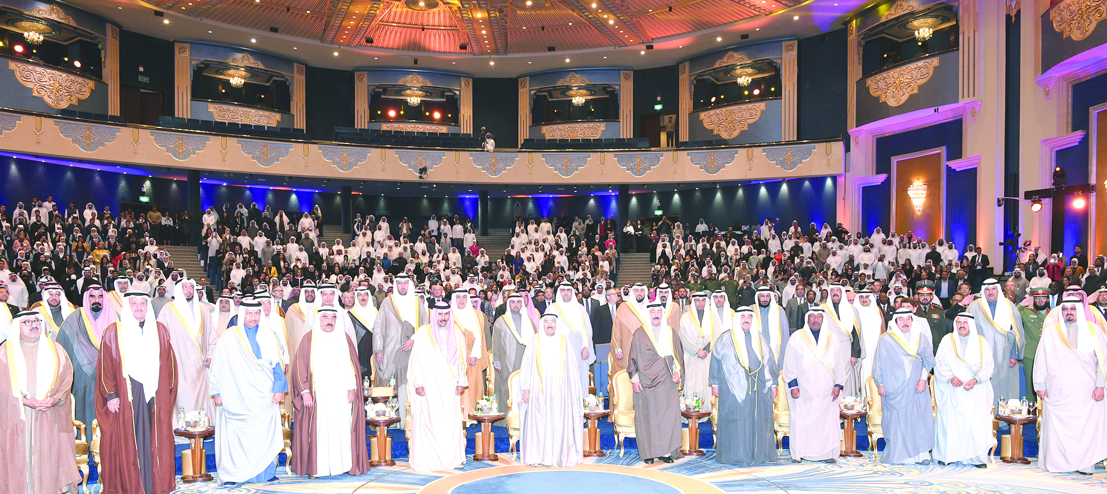 صاحب السمو وسمو ولي العهد يتوسطان كبار الحضور لدى بدء الحفل