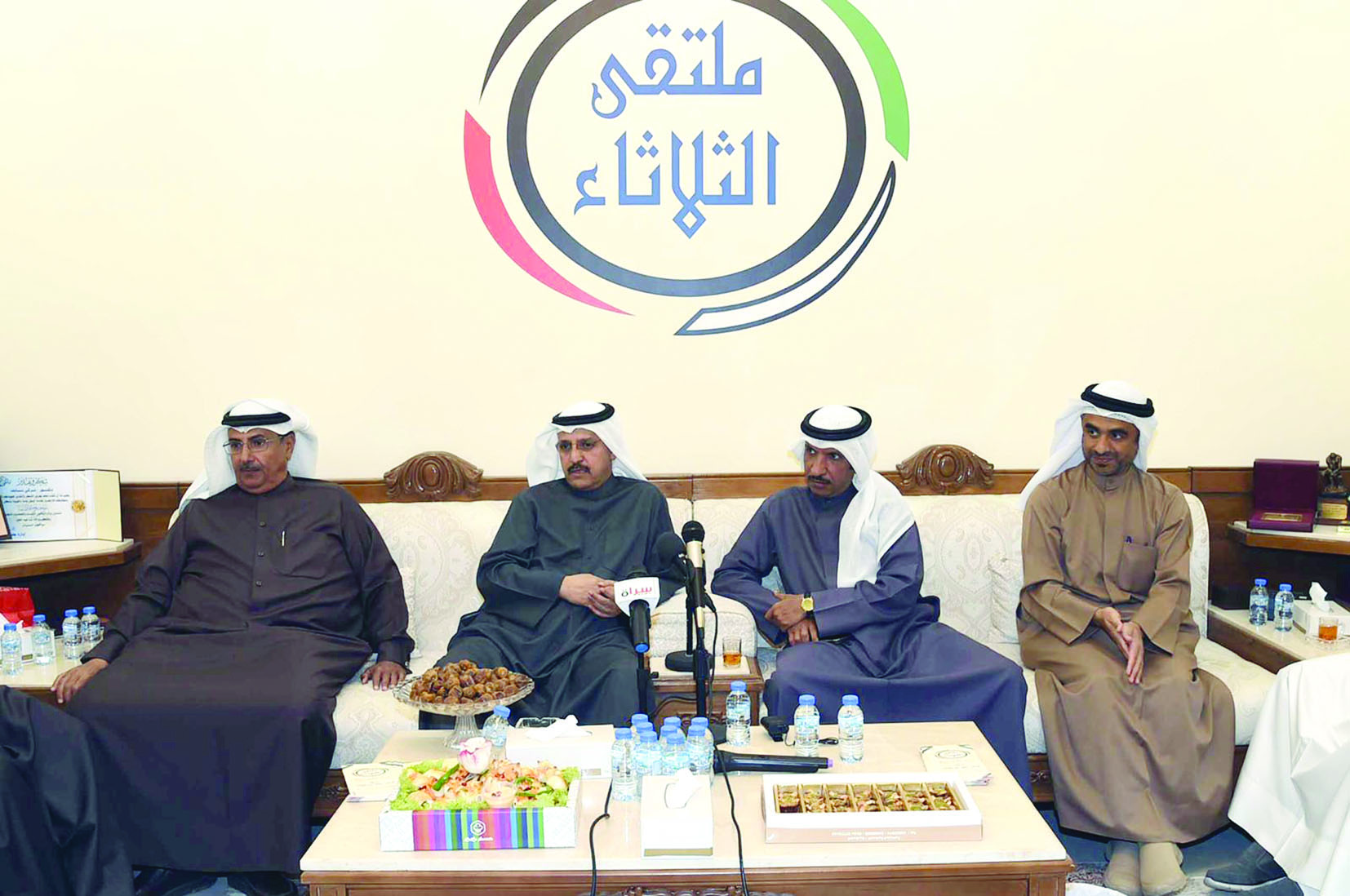 u0627u0644u0645u0646u0627u0648u0631 u0645u062au062du062fu062bu0627u064b u0623u062bu0646u0627u0621 u0627u0644u0646u062fu0648u0629 