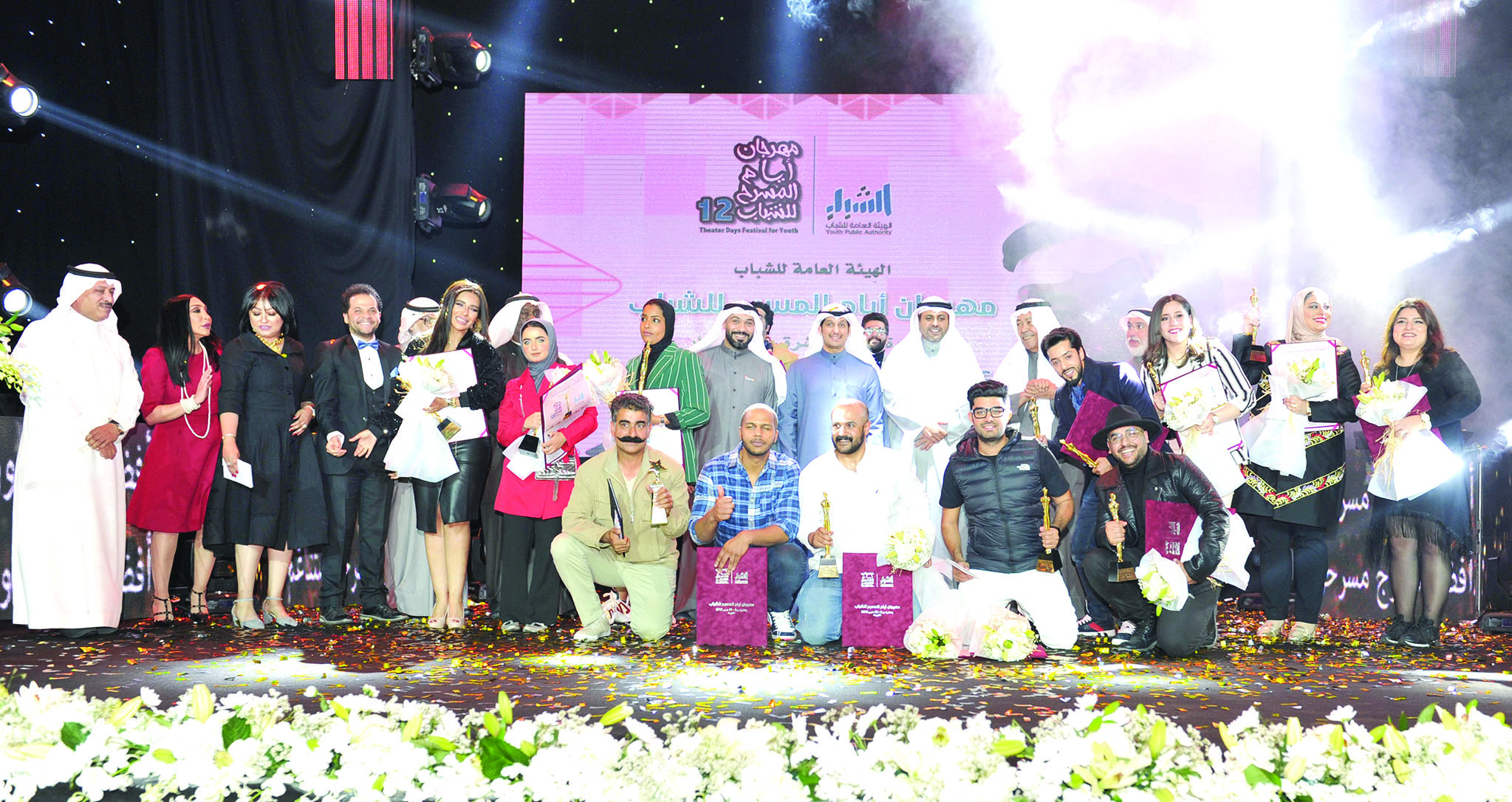 u0648u0632u064au0631 u0627u0644u0625u0639u0644u0627u0645 u0645u062au0648u0633u0637u0627u064b u0627u0644u0641u0627u0626u0632u064au0646 u0645u0639 u0623u0639u0636u0627u0621 u0644u062cu0646u0629 u0627u0644u062au062du0643u064au0645  t  (u062au0635u0648u064au0631 u0633u0639u062f u0647u0646u062fu0627u0648u064a)