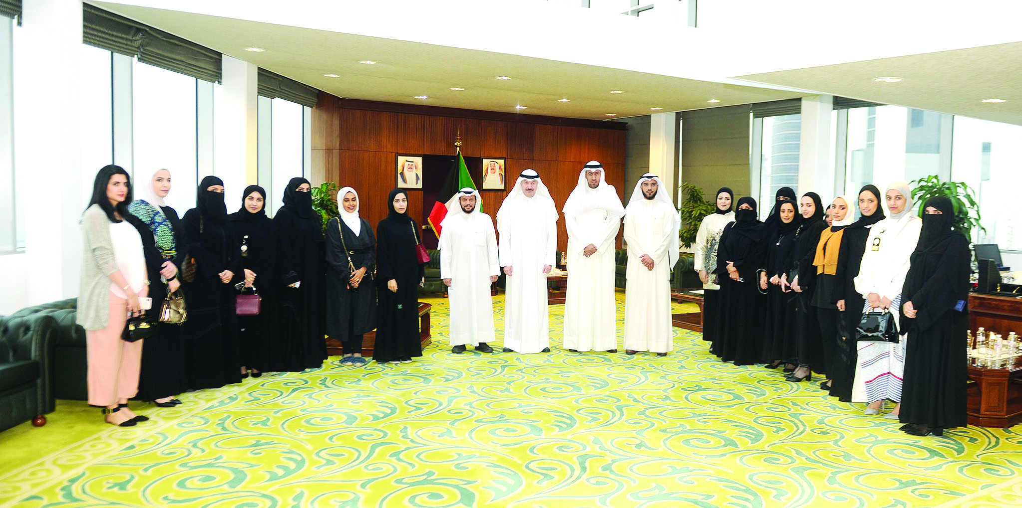 u0627u0644u0639u0641u0627u0633u064a u0648u0642u064au0627u062fu0627u062a u00abu0627u0644u0639u062fu0644u00bb u0645u0639 u0639u062fu062f u0645u0646 u0627u0644u0645u0648u062bu0642u0627u062a   t    (u062au0635u0648u064au0631 u0628u0633u0627u0645 u0632u064au062fu0627u0646)