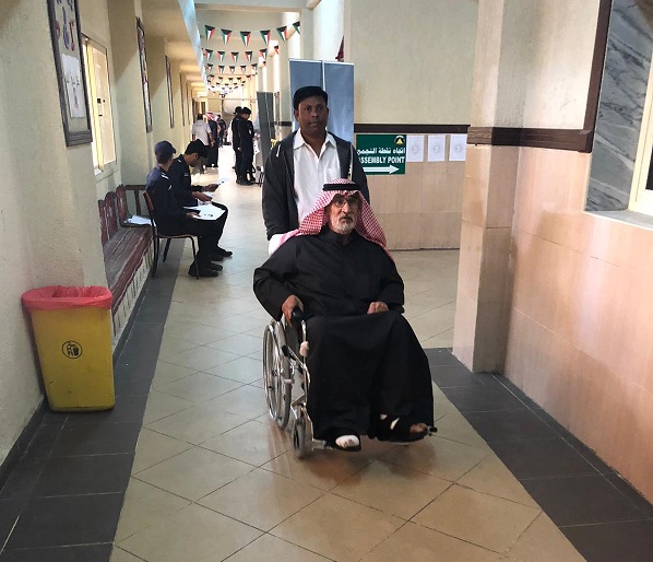 توافد مبكر لكبار السن