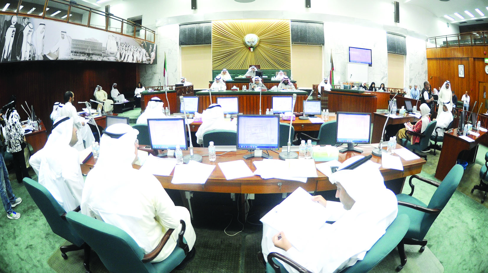 جانب من الجلسة                          	      (تصوير بسام زيدان)