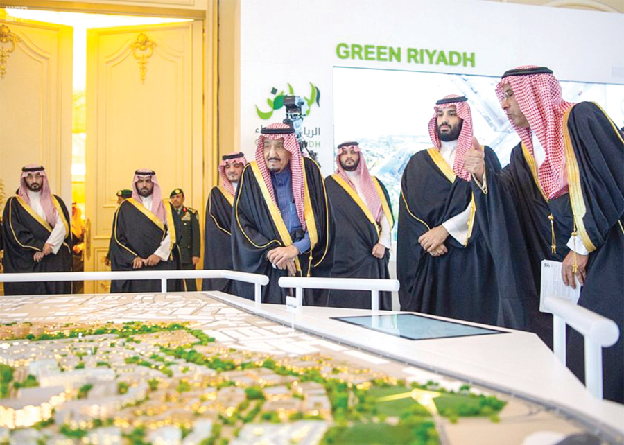 u062eu0627u062fu0645 u0627u0644u062du0631u0645u064au0646 u064au0637u0651u0644u0639 u0639u0644u0649 u0627u0644u0645u0634u0627u0631u064au0639 