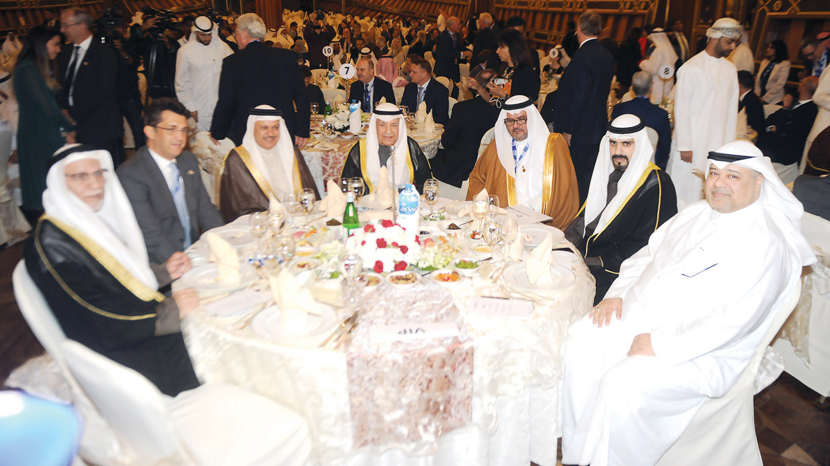 الغانم متوسّطاً الزياني وسامي العبيدي والجابر وعبد الوهاب الوزان وخالد مهدي 