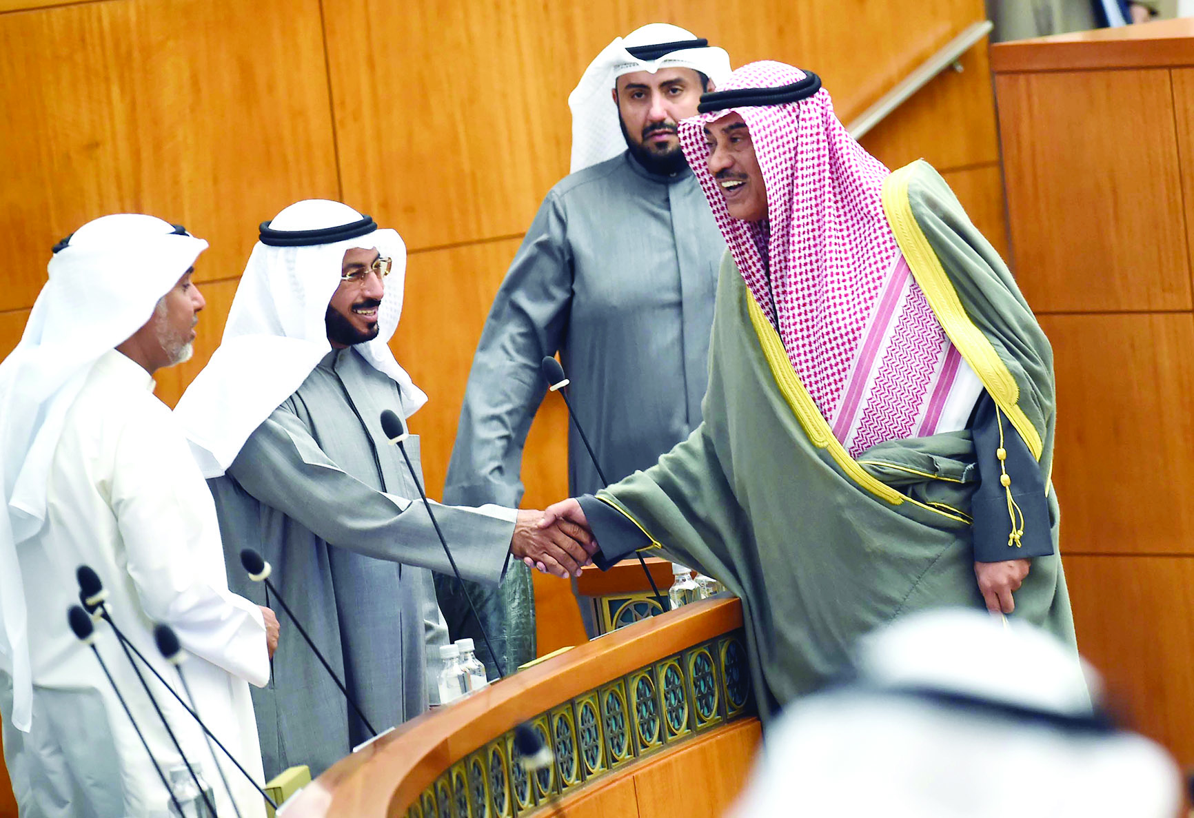 الخالد مصافحا الشويعر لدى دخوله