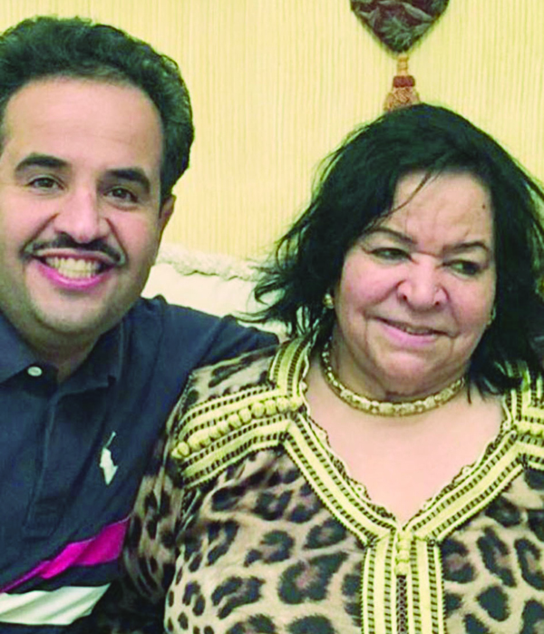 الشيخة لولوة جابر الأحمد مع وحيدها الشيخ دعيج