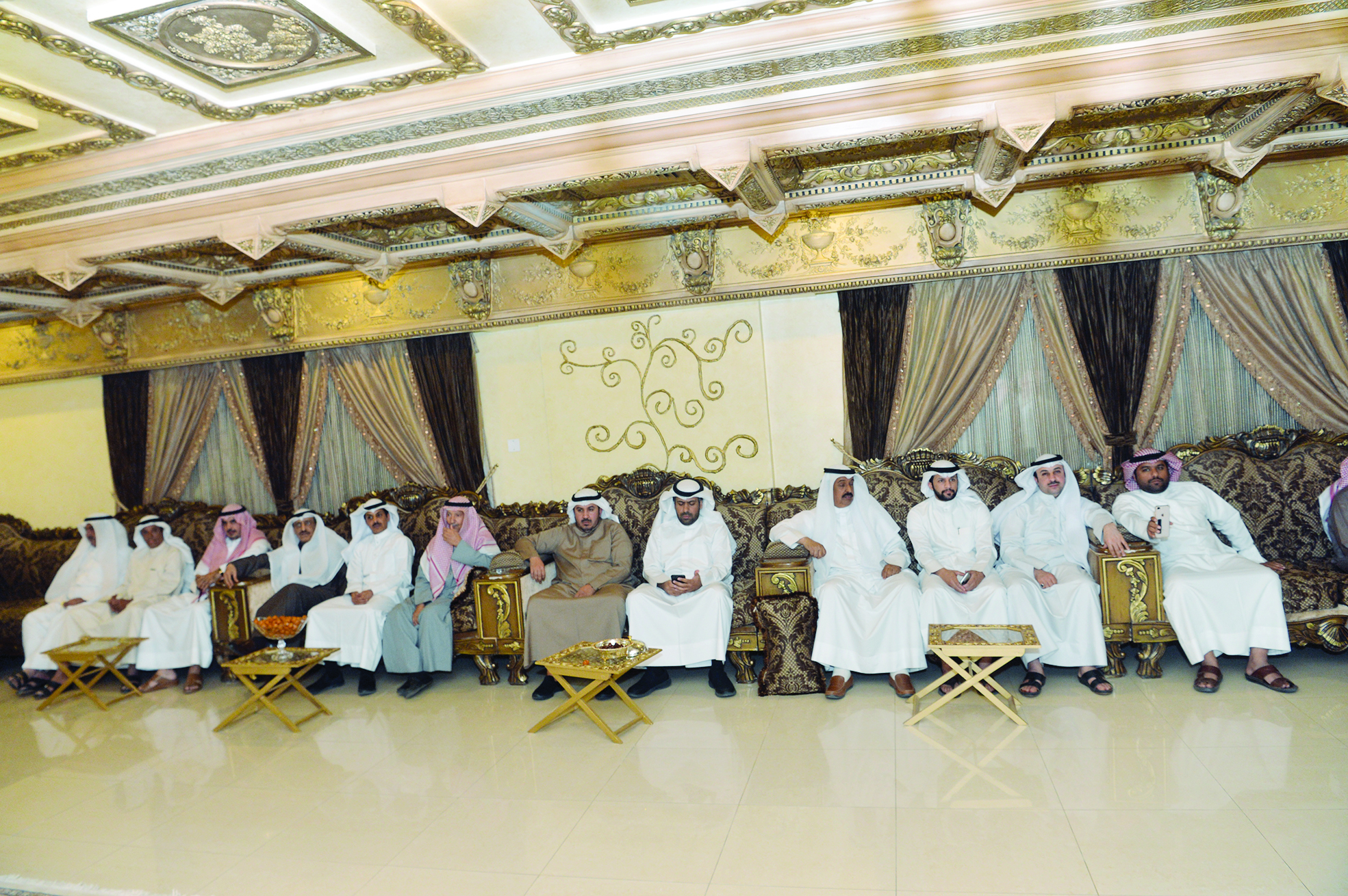 u062du0636u0648u0631 u0645u0646 u0623u0647u0627u0644u064a u0645u0646u0637u0642u0629 u0625u0634u0628u064au0644u064au0629                                        t         (u062au0635u0648u064au0631 u0646u0627u064au0641 u0627u0644u0639u0642u0644u0629)