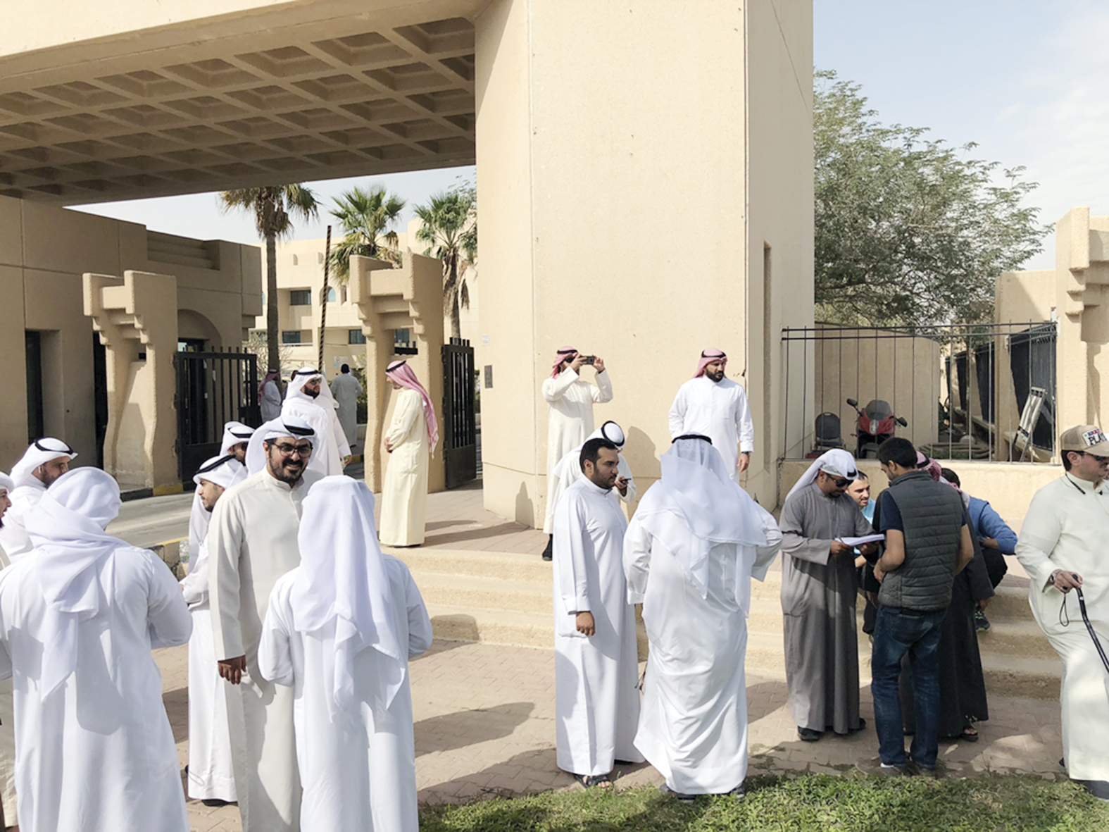 u062cu0627u0646u0628 u0645u0646 u0627u0644u0627u0639u062au0635u0627u0645                     t                    (u062au0635u0648u064au0631 u0633u0639u062f u0647u0646u062fu0627u0648u064a)