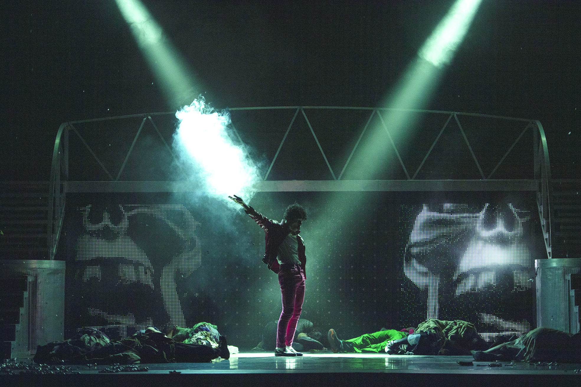 u062cu0627u0643u0633u0648u0646 u062du0627u0636u0631u0627u064b... u0641u064a u0644u0648u062du0629 u0641u0646u064au0629