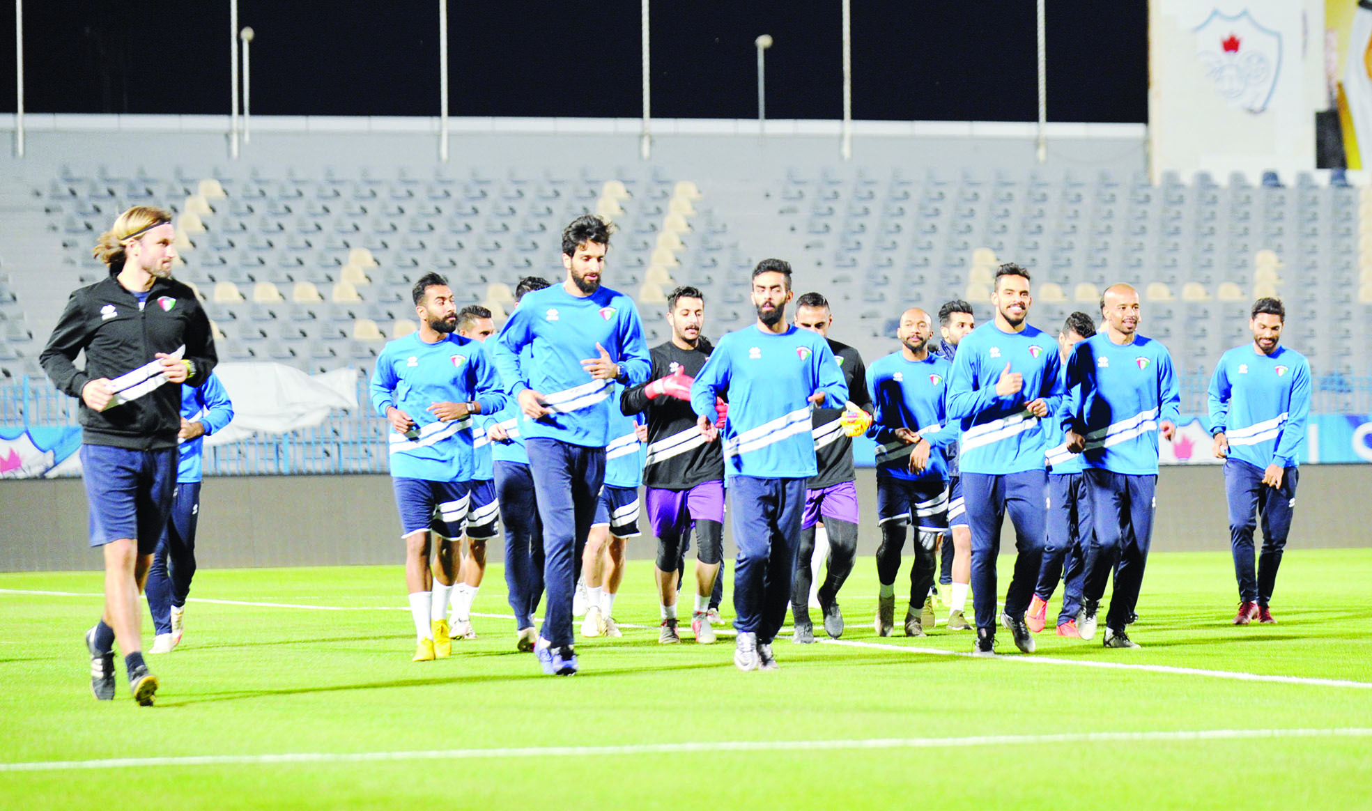 u0644u0627u0639u0628u0648 u00abu0627u0644u0623u0632u0631u0642u00bb u062eu0644u0627u0644 u0627u0644u062au062fu0631u064au0628 u0627u0644u0623u062eu064au0631                                t          (u062au0635u0648u064au0631 u0633u0639u062f u0647u0646u062fu0627u0648u064a)