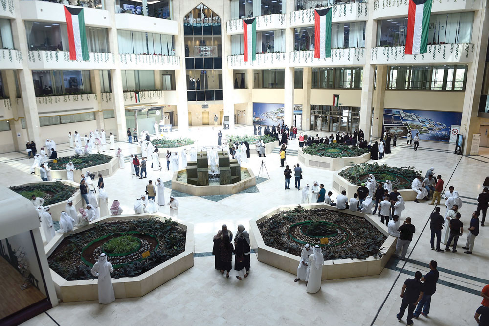 u062cu0627u0646u0628 u0645u0646 u0627u0644u0627u0639u062au0635u0627u0645 u0641u064a u0648u0632u0627u0631u0629 u0627u0644u0623u0634u063au0627u0644 u0623u0645u0633 t(u062au0635u0648u064au0631 u0623u0633u0639u062f u0639u0628u062fu0627u0644u0644u0647)