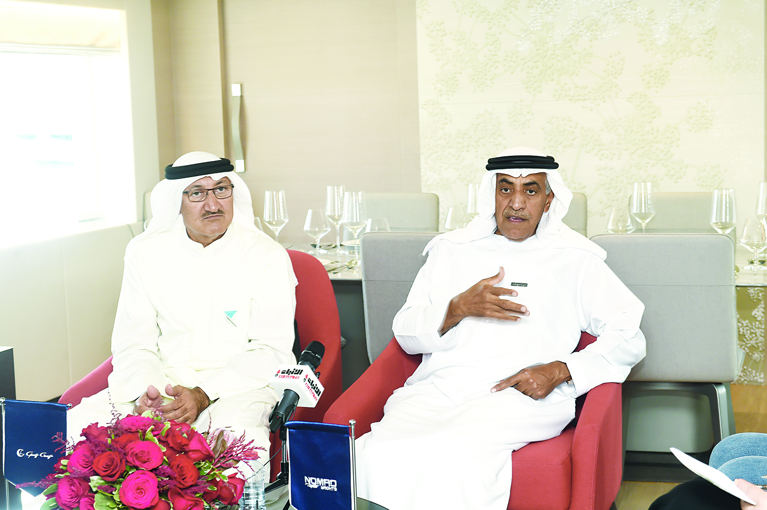 الشعّالي والسميط خلال المؤتمر 	 (تصوير أسعد عبدالله)