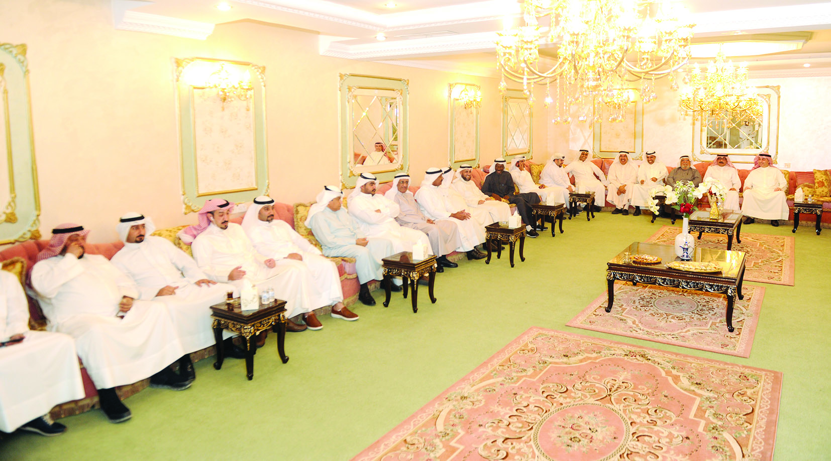 رواد الديوانية 	(تصوير بسام زيدان)