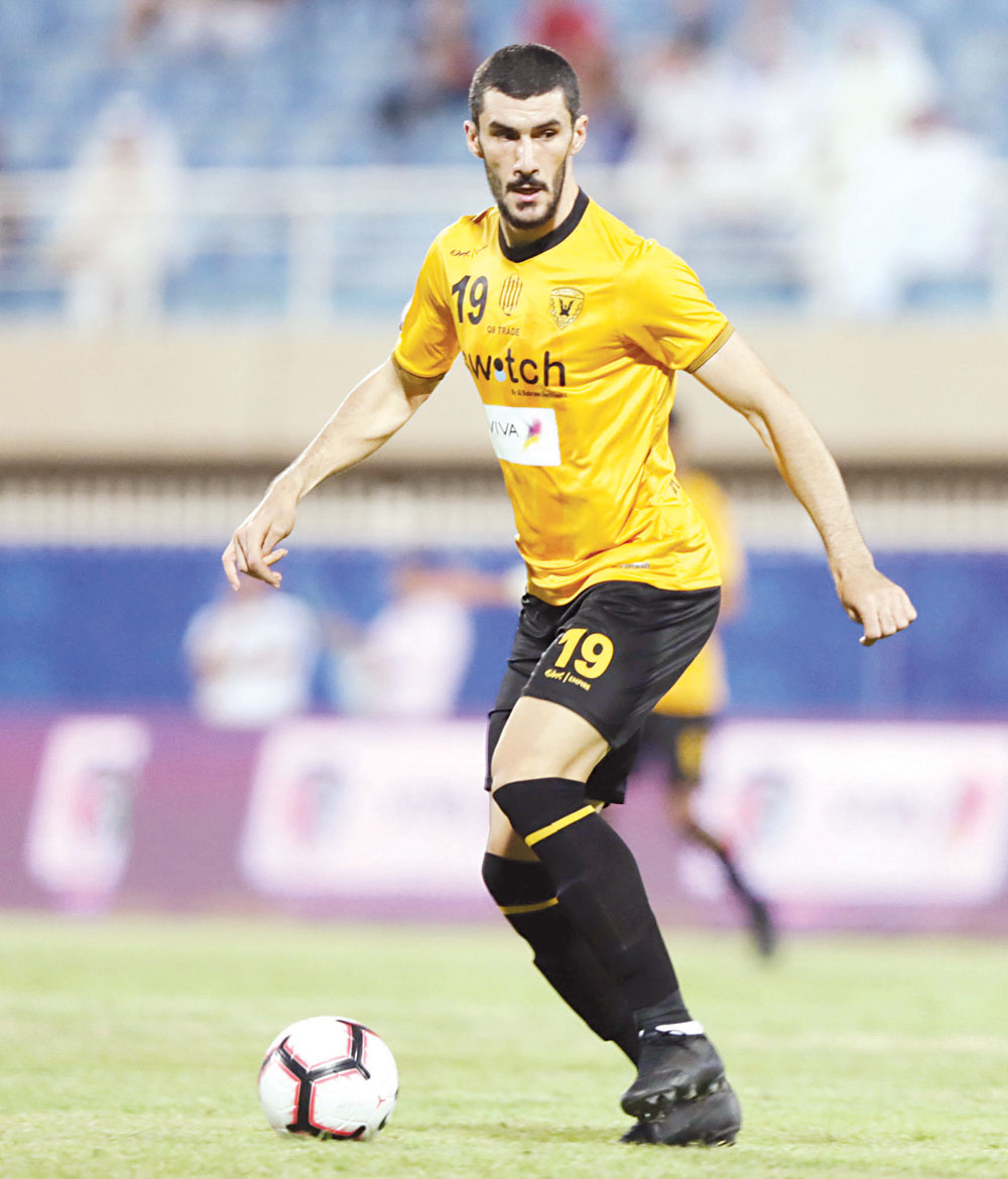 u0627u0644u0633u0648u0631u064a u0625u0633u0631u0627u0621 u062du0645u0648u064au0629 u064au0648u0627u062cu0647 u0632u0645u0644u0627u0621u0647 u0627u0644u0633u0627u0628u0642u064au0646 u0641u064a u0641u0631u064au0642 u0627u0644u0645u0627u0644u0643u064au0629 u0627u0644u0628u062du0631u064au0646u064at (u0627u0644u0623u0632u0631u0642 u062fu0648u062a u0643u0648u0645)