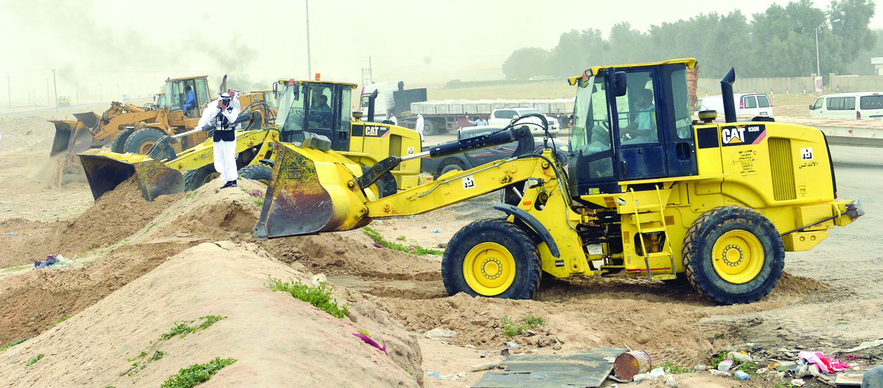 إزالة السواتر الترابية لأحد مواقع التشوين المخالفة