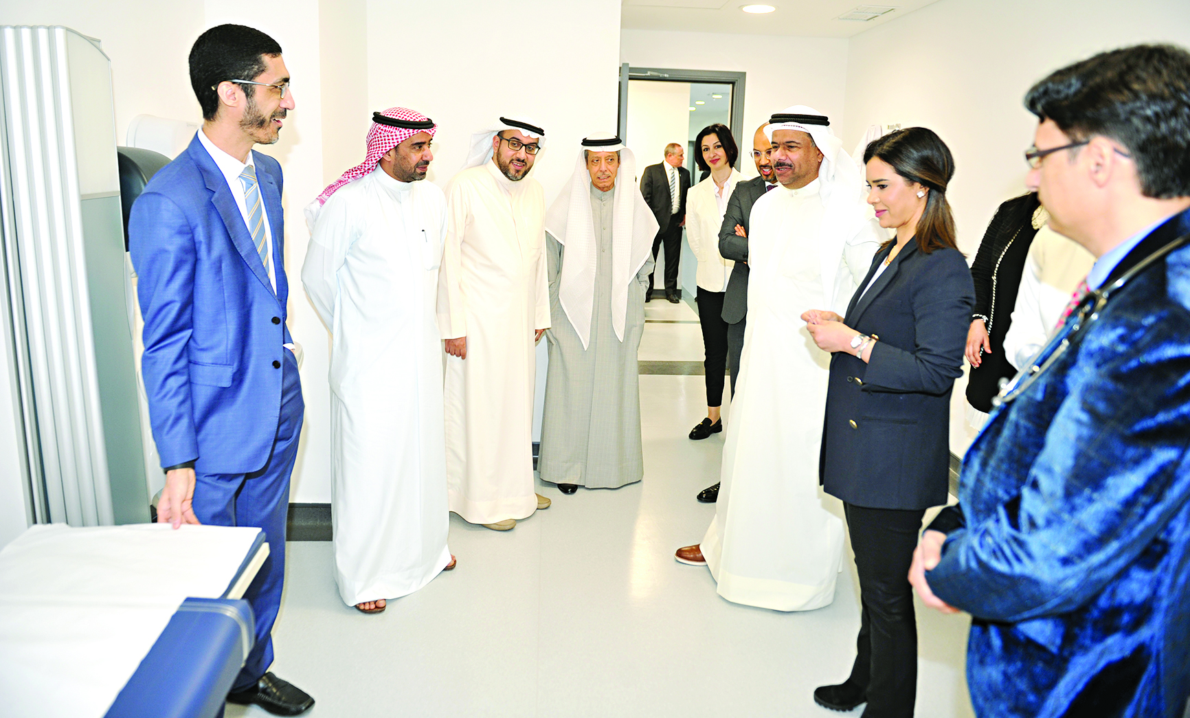 وفد اللجنة الصحية البرلماني يستمع إلى شرح عن محتويات المركز