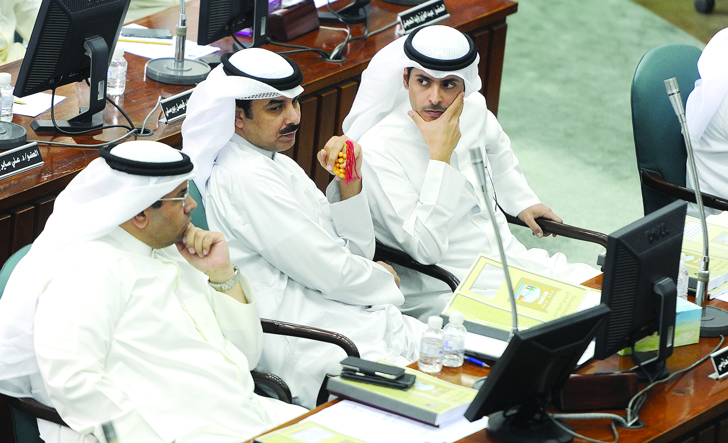 المدلج ونصار وعقلة خلال الجلسة 