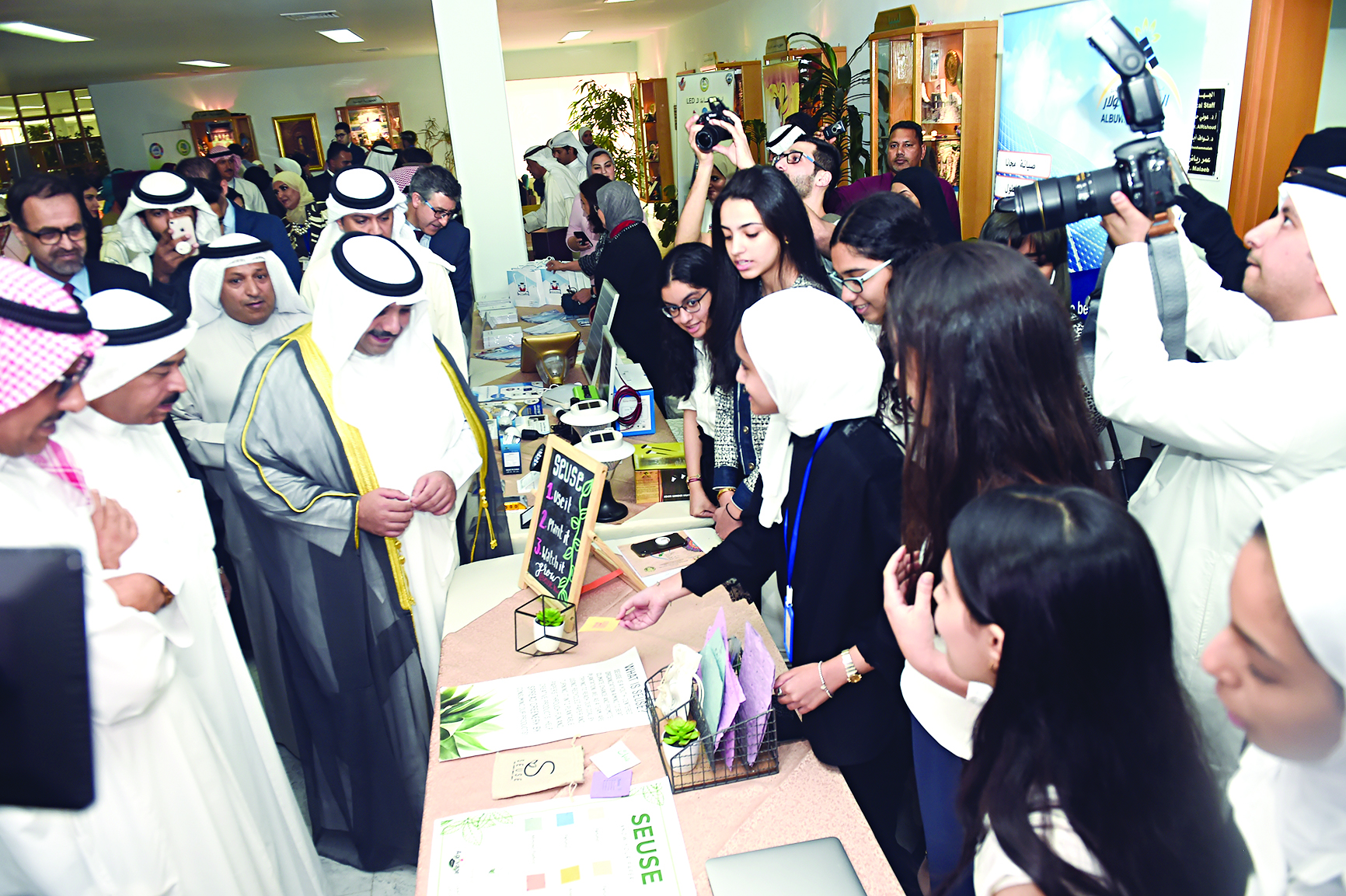 ... ومتفقداً المعرض المصاحب 