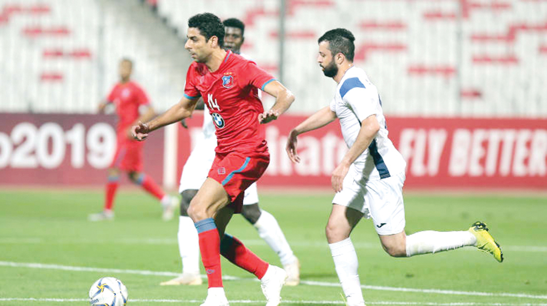 u0644u0627u0639u0628 u00abu0627u0644u0643u0648u064au062au00bb u0639u0635u0627u0645 u0627u0644u0639u062fu0648u0629 u064au062au0642u062fu0645 u0628u0627u0644u0643u0631u0629 u062eu0644u0627u0644 u0627u0644u0645u0628u0627u0631u0627u0629 u0623u0645u0627u0645 u0627u0644u0646u062cu0645u0629 u0627u0644u0628u062du0631u064au0646u064a 