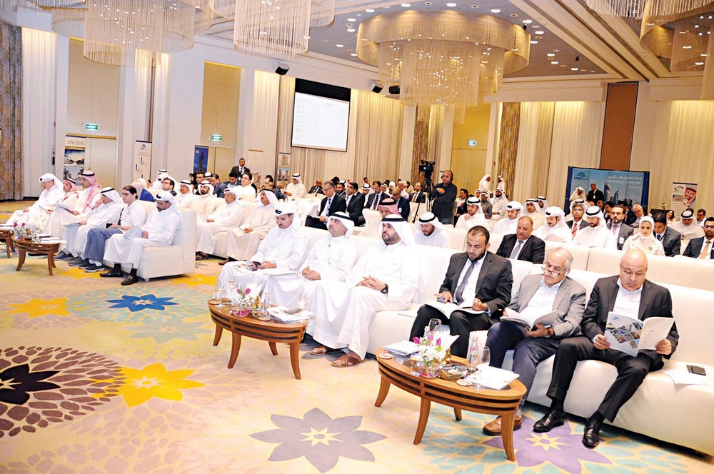 جانب من الحضور ويبدو طلال جاسم البحر 