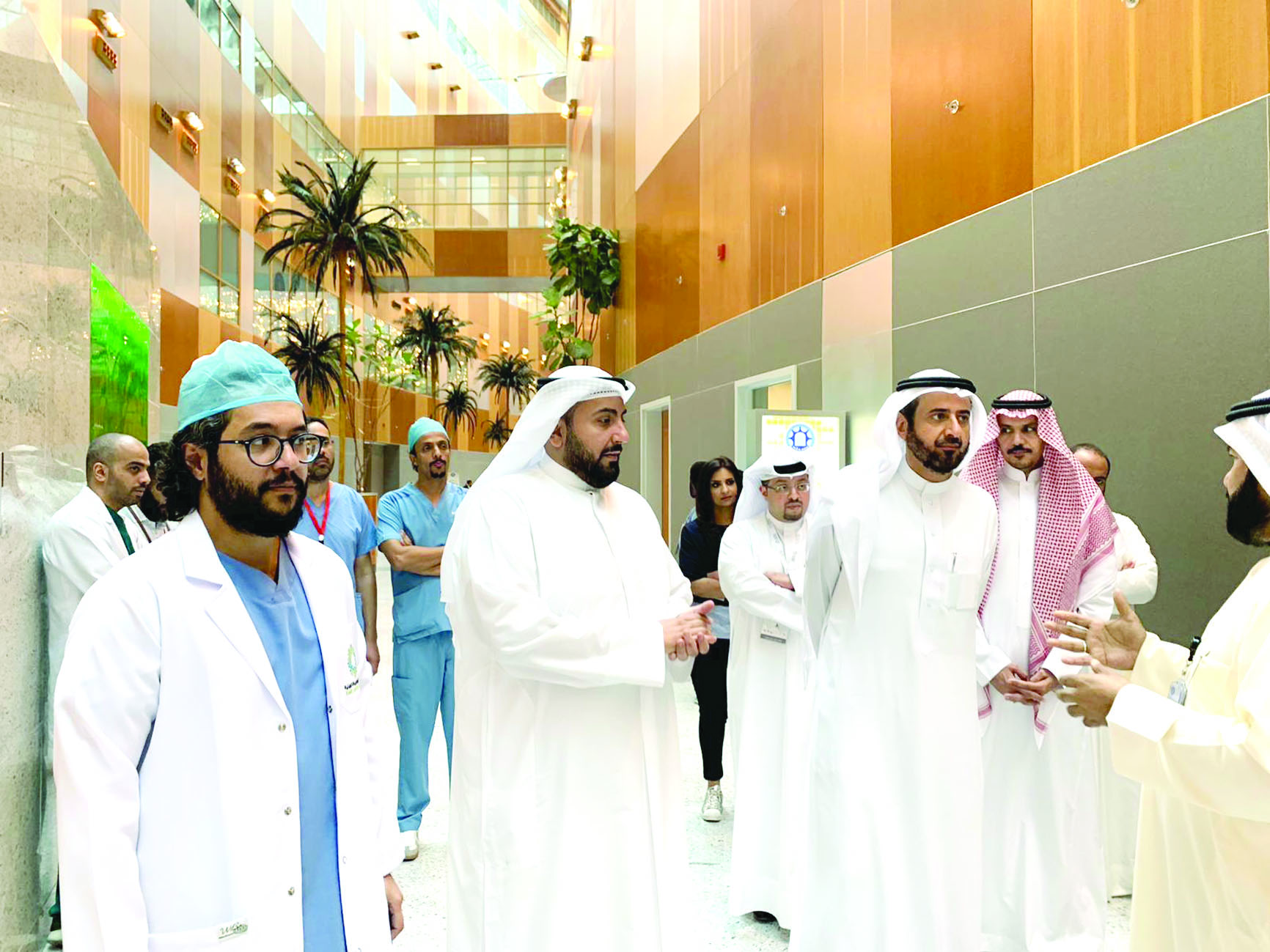 الوزير الصباح وضيفه السعودي في مستشفى جابر