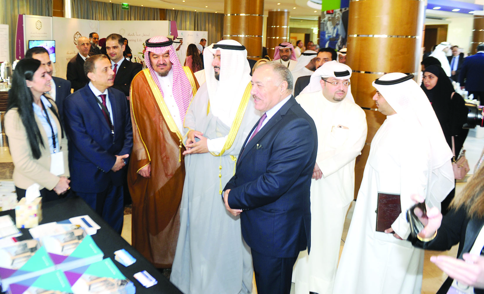 جولة في أجنحة المعرض المصاحب