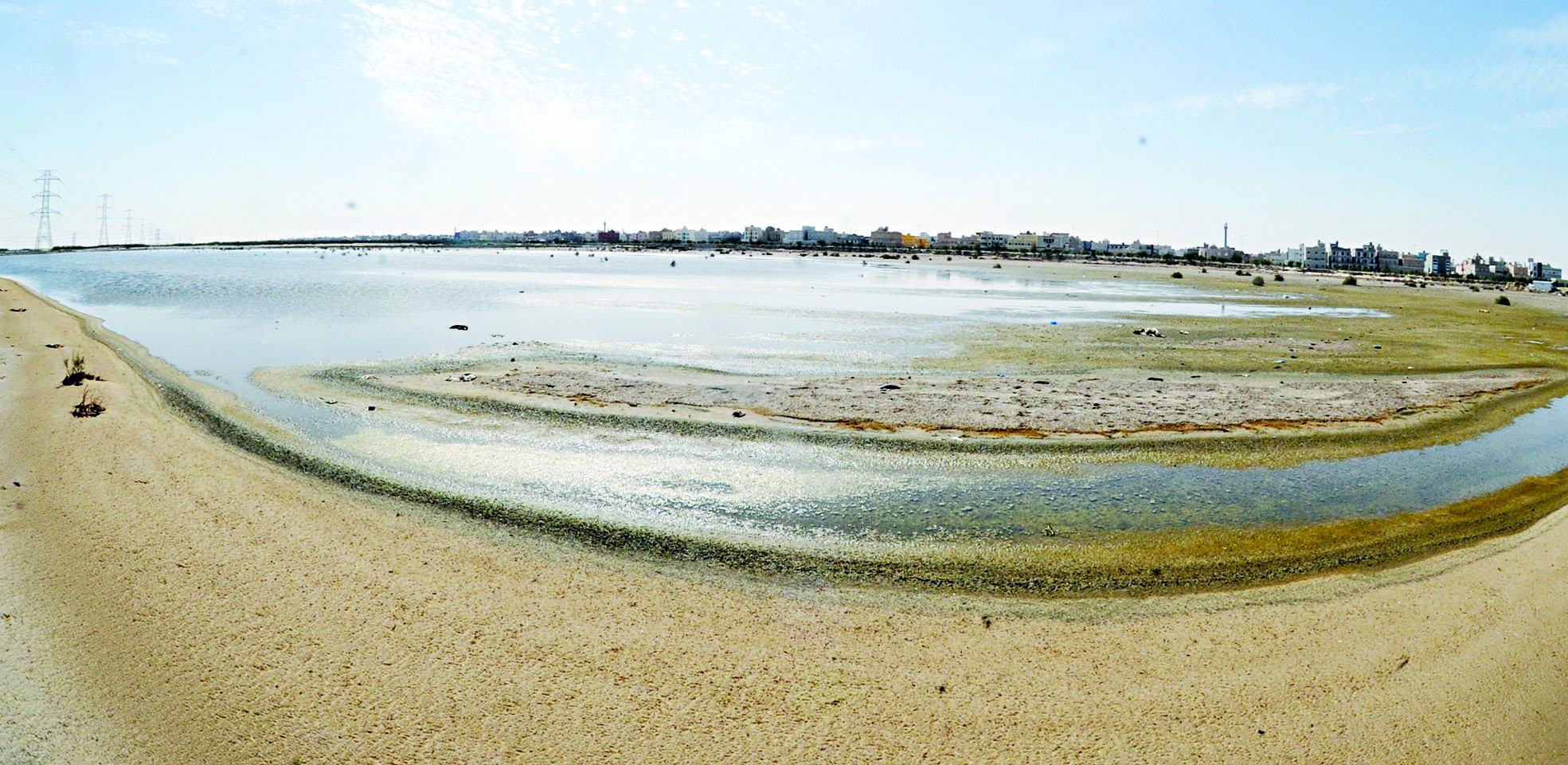 أحد مستنقعات مياه الصرف الصحي في محيط المدينة