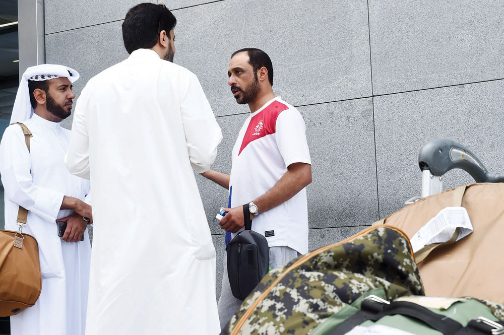 مساعد الجويسري يشرح رحلة المعاناة 	(تصوير أسعد عبدالله)