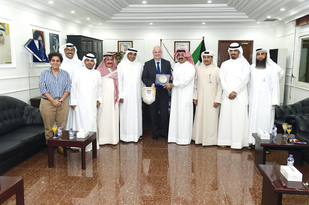 u0627u0644u064au0648u0633u0641 u0645u0643u0631u0651u0645u0627u064b u0625u0646u0641u0627u0646u062au064au0646u0648 u0628u062du0636u0648u0631 u0623u0639u0636u0627u0621 u0627u0644u0627u062au062du0627u062f u062eu0644u0627u0644 u0632u064au0627u0631u062au0647 u0645u0642u0631 u0627u0644u0623u062eu064au0631 t(u062au0635u0648u064au0631 u0623u0633u0639u062f u0639u0628u062fu0627u0644u0644u0647)