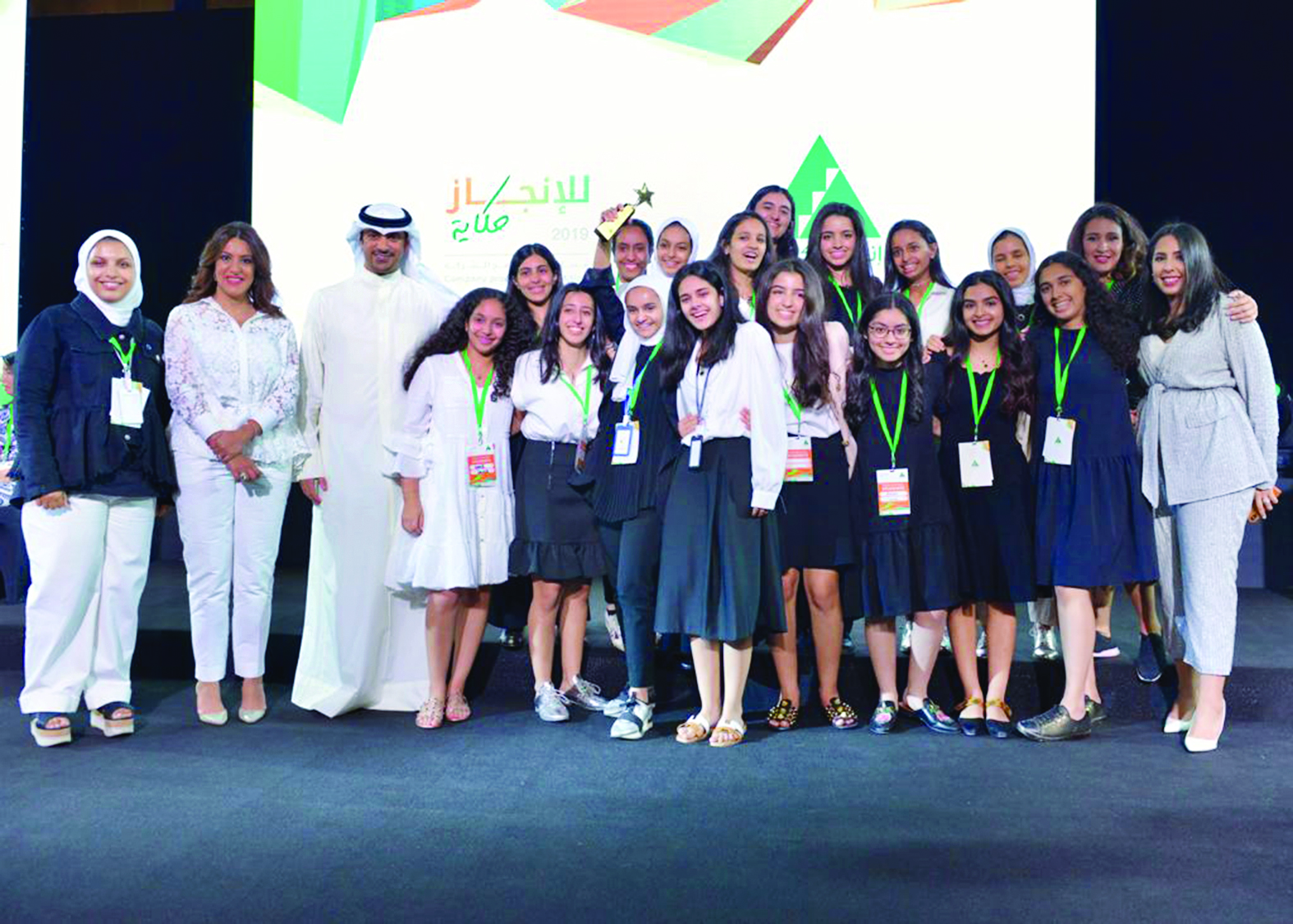 u0641u0631u064au0642 u00abSeuseu00bb u0645u062au0648u062cu0627u064b u0628u062cu0627u0626u0632u0629 u0623u0641u0636u0644 u0634u0631u0643u0629 u0637u0644u0627u0628u064au0629 u0644u0644u0645u0631u062du0644u0629 u0627u0644u062bu0627u0646u0648u064au0629 t(u062au0635u0648u064au0631 u0628u0633u0627u0645 u0632u064au062fu0627u0646)